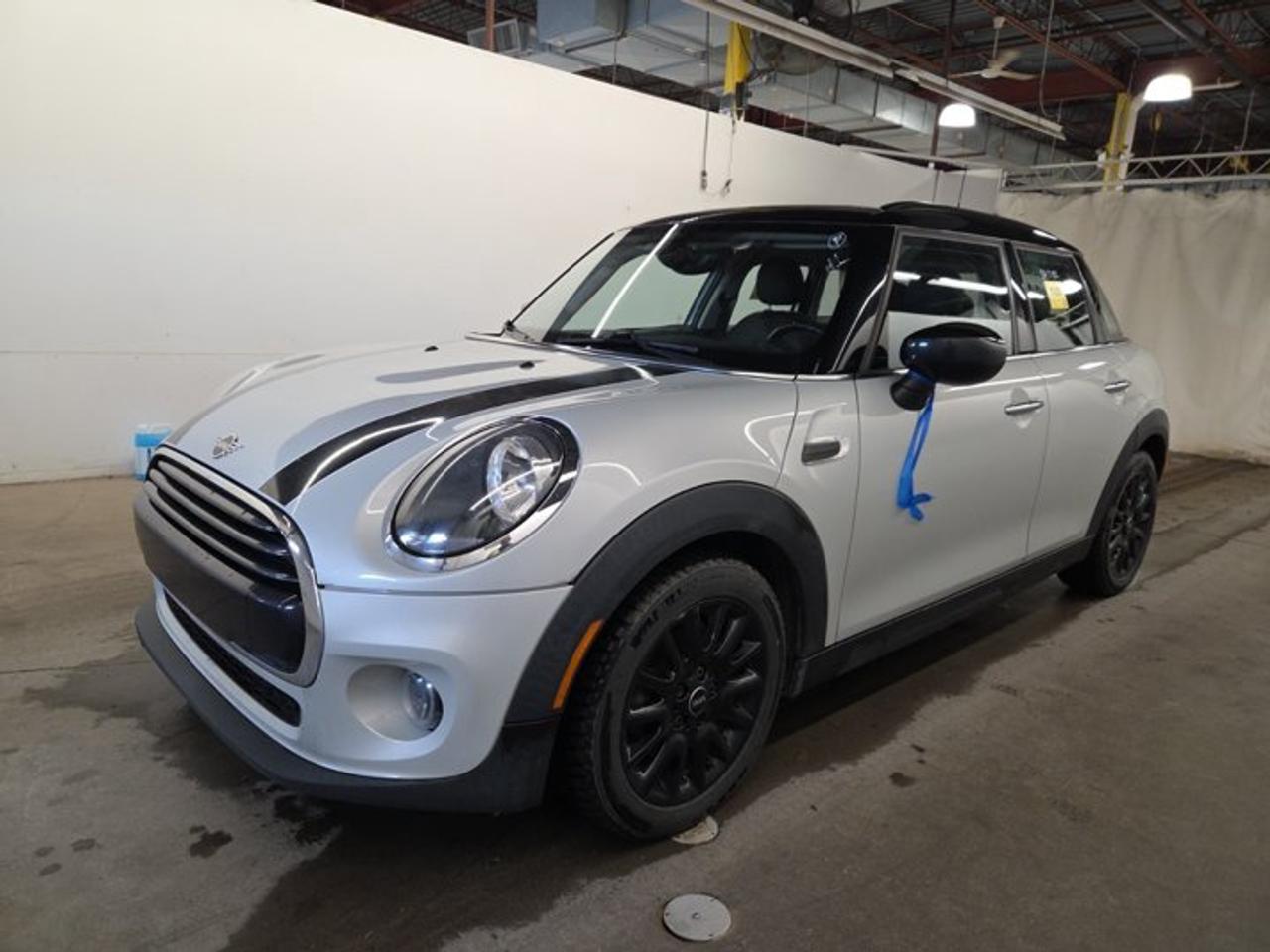 2021 MINI 5 Door Cooper 5-Door Hatchback | 6-Speed Manual | Leather | Sunroof | Heated Seats | Rear Cam and More ! Photo