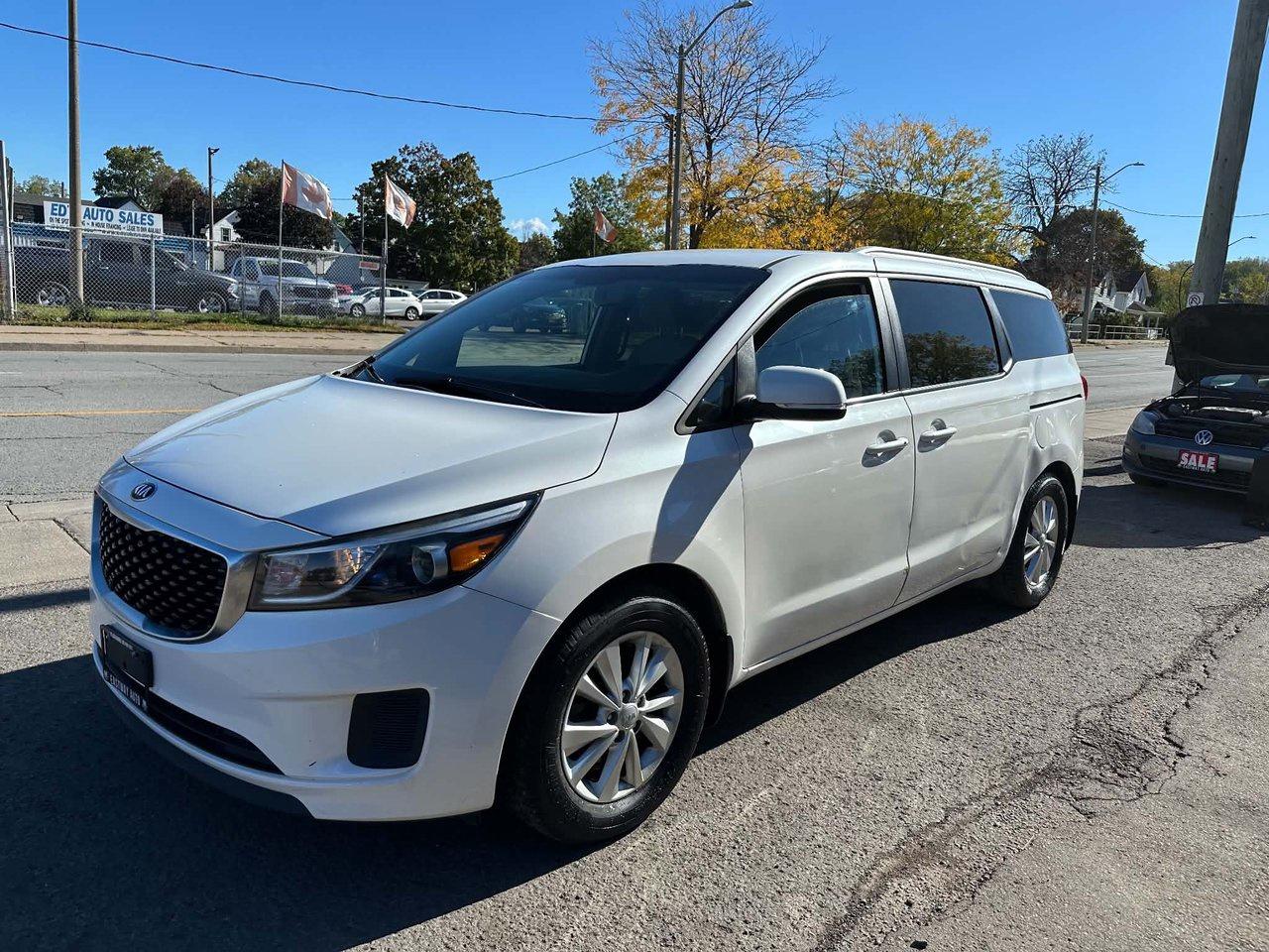 2016 Kia Sedona mini van - Photo #8