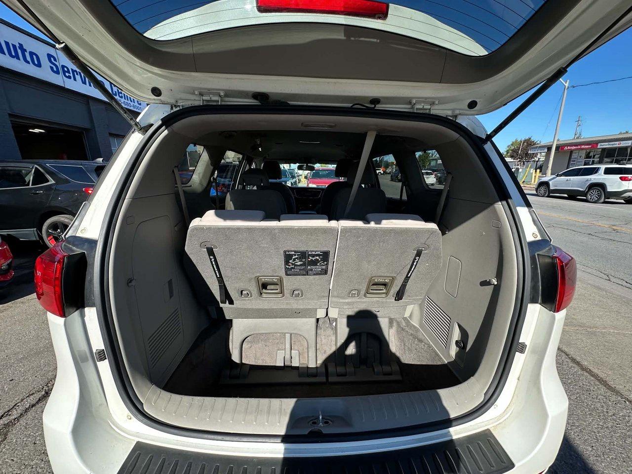 2016 Kia Sedona mini van - Photo #13