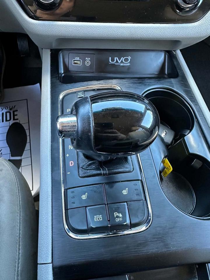 2016 Kia Sedona mini van - Photo #22