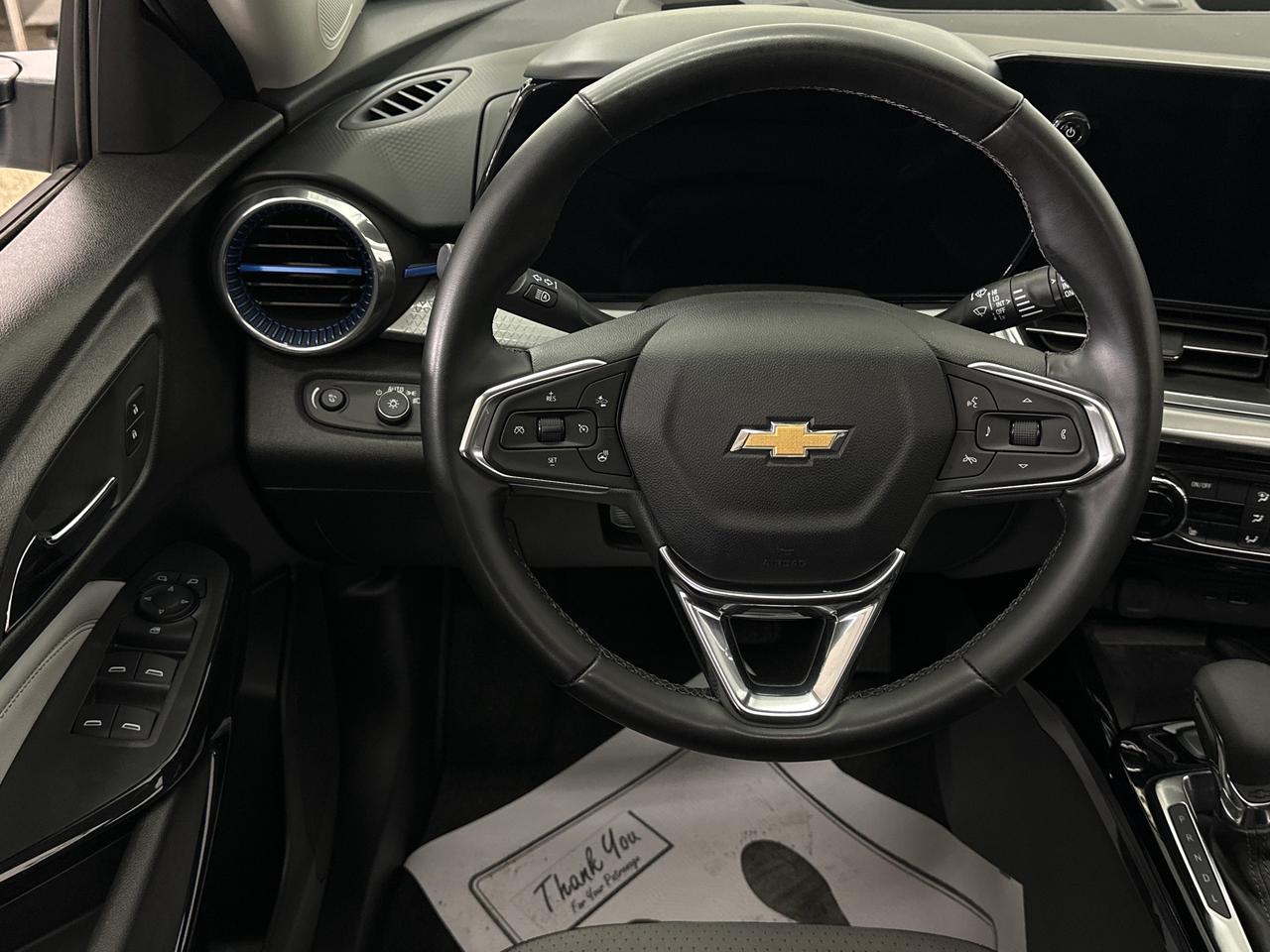 2025 Chevrolet Trax LT/SUNROOF/26KM/OFF 1 OWNER GMAC LEASE! Photo