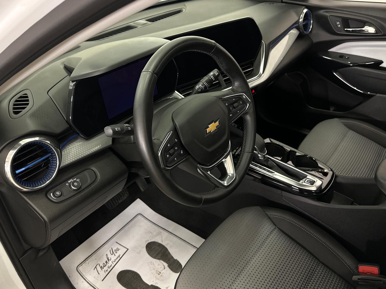 2025 Chevrolet Trax LT/SUNROOF/26KM/OFF 1 OWNER GMAC LEASE! Photo