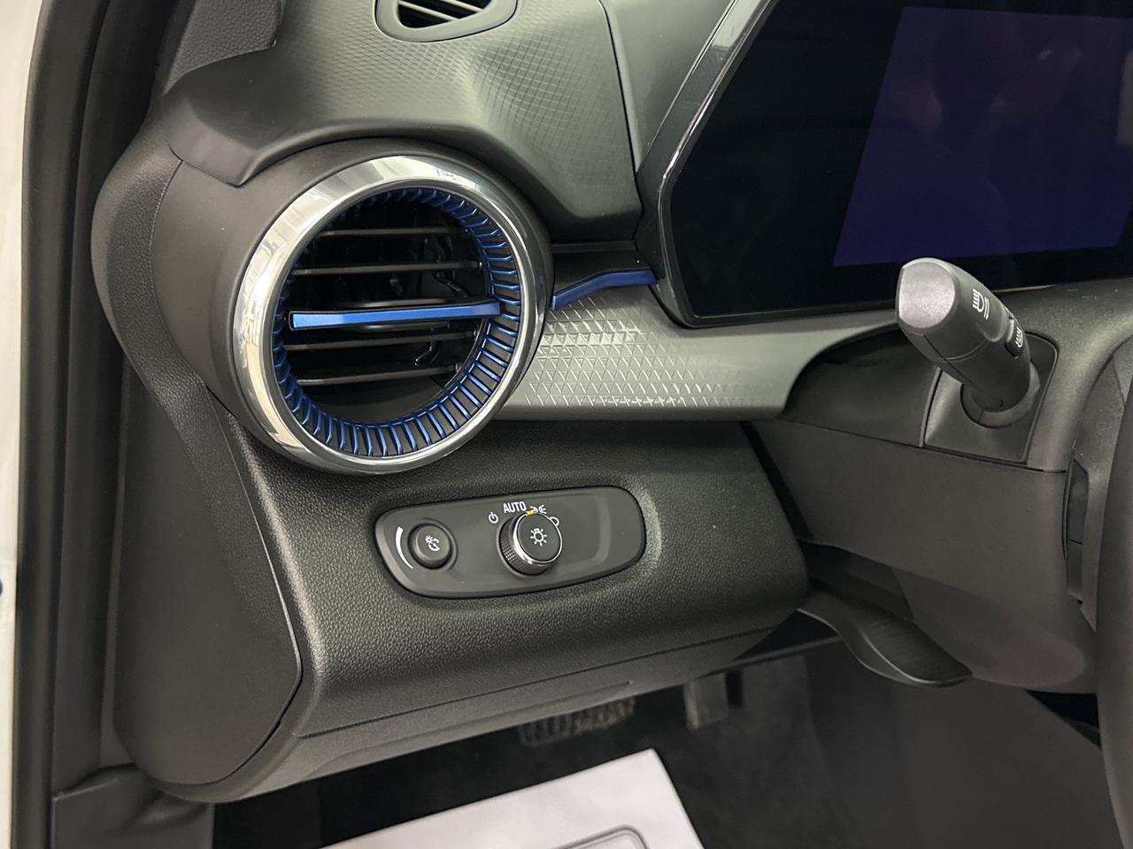 2025 Chevrolet Trax LT/SUNROOF/26KM/OFF 1 OWNER GMAC LEASE! Photo