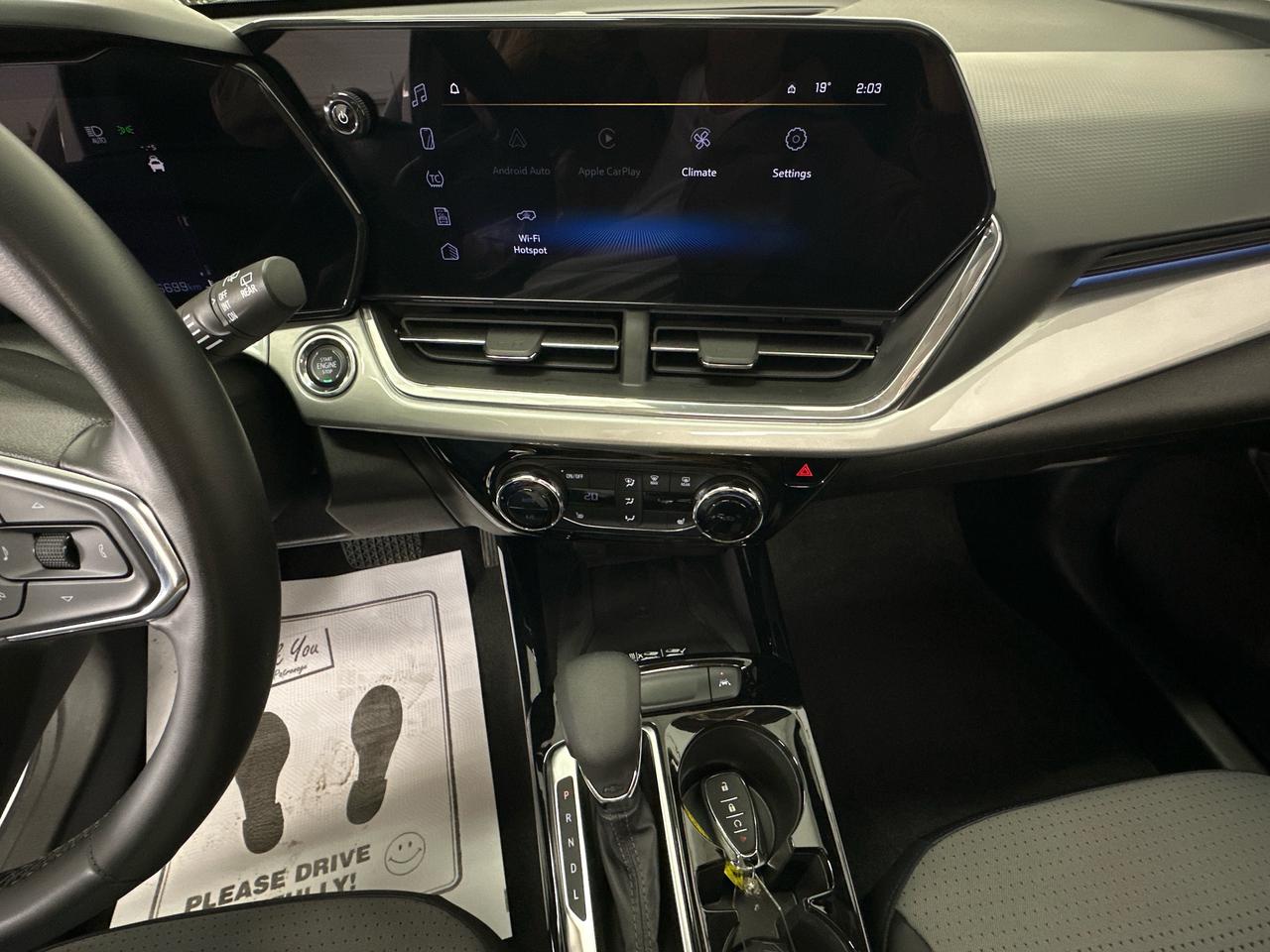 2025 Chevrolet Trax LT/SUNROOF/26KM/OFF 1 OWNER GMAC LEASE! Photo