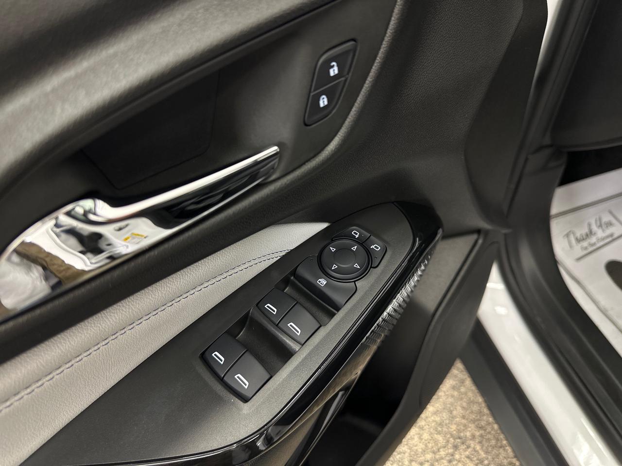 2025 Chevrolet Trax LT/SUNROOF/26KM/OFF 1 OWNER GMAC LEASE! Photo