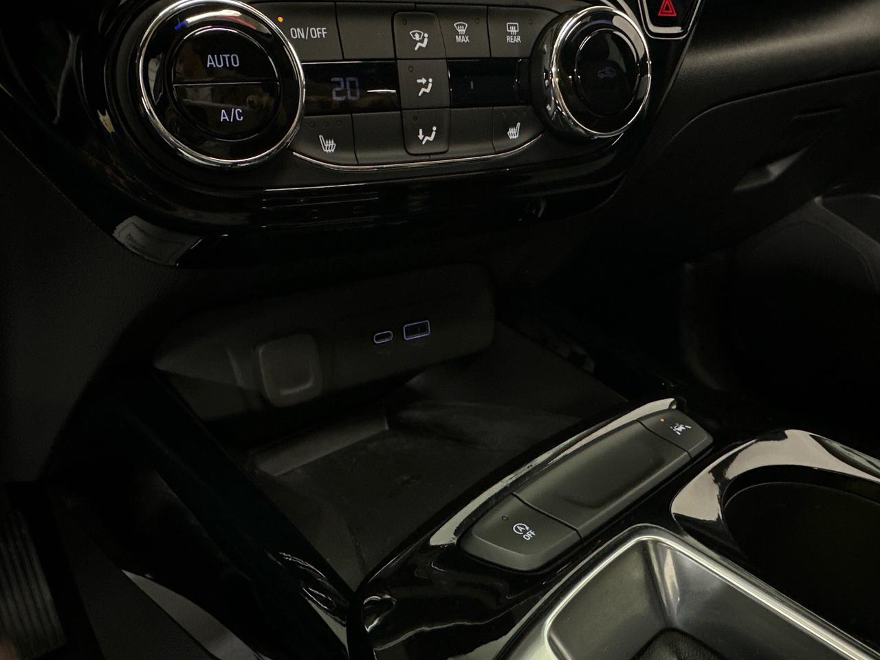 2025 Chevrolet Trax LT/SUNROOF/26KM/OFF 1 OWNER GMAC LEASE! Photo