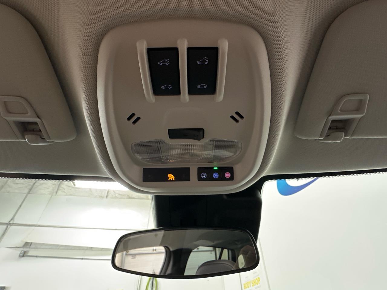 2025 Chevrolet Trax LT/SUNROOF/26KM/OFF 1 OWNER GMAC LEASE! Photo