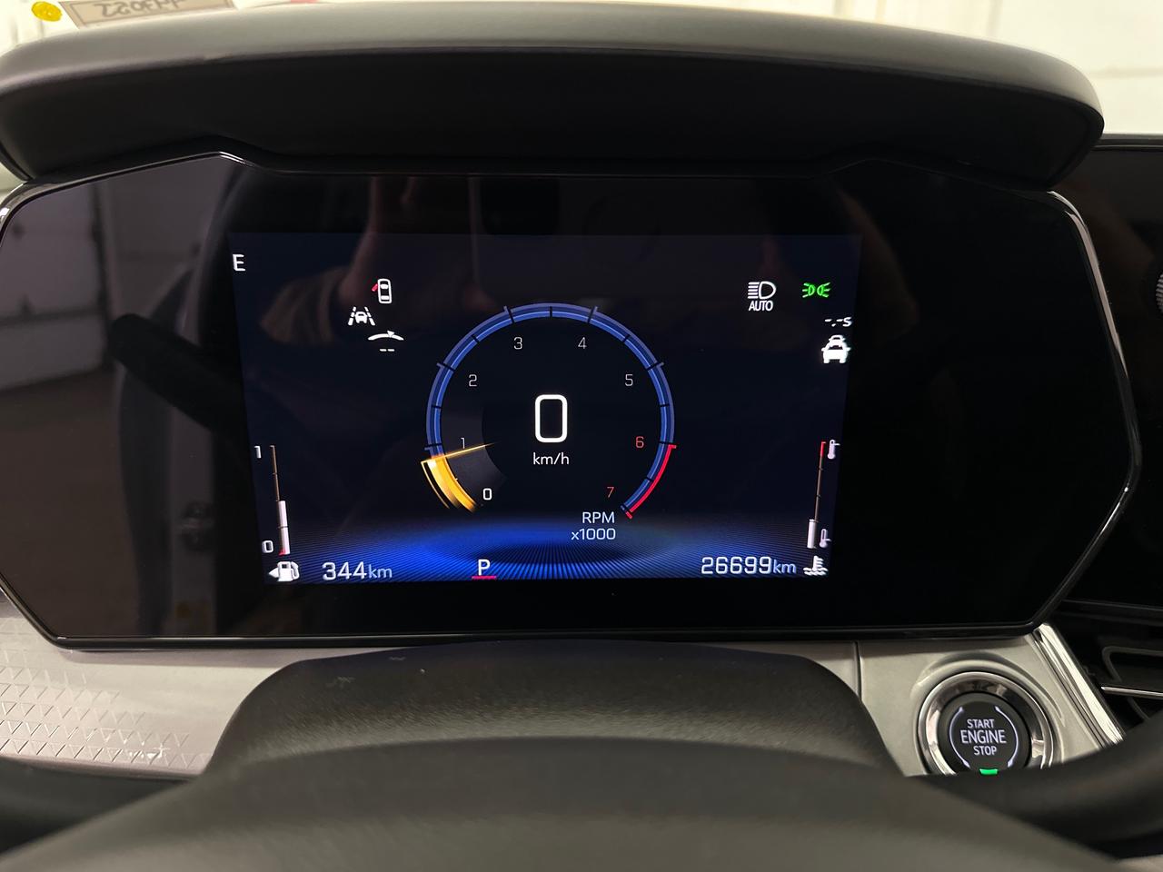 2025 Chevrolet Trax LT/SUNROOF/26KM/OFF 1 OWNER GMAC LEASE! Photo