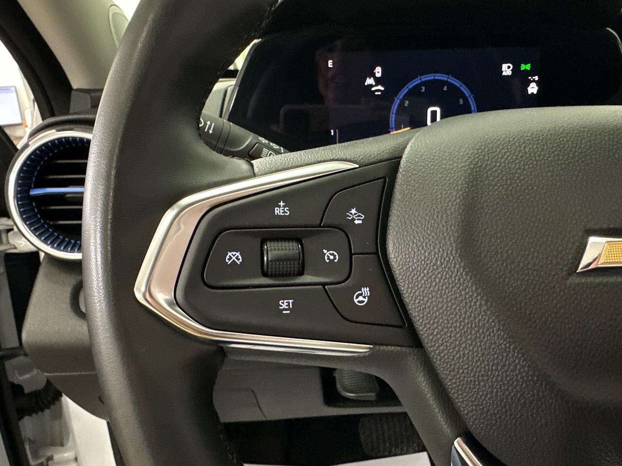2025 Chevrolet Trax LT/SUNROOF/26KM/OFF 1 OWNER GMAC LEASE! Photo