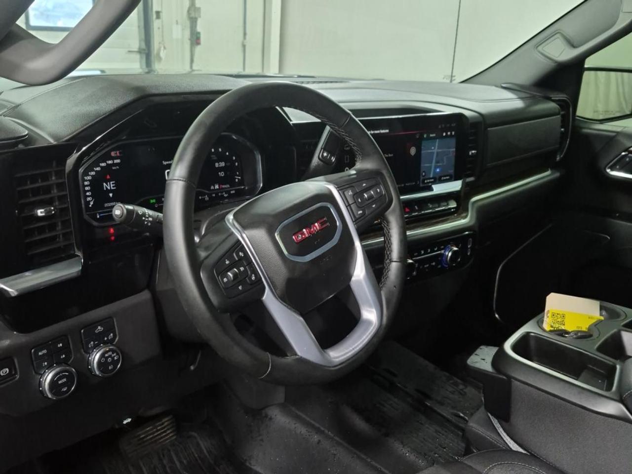 2025 GMC Sierra 1500 Elevation ELEVATION/5.3L/CREW/X31/PWR SEAT/13.4 SCREEN/TECH/REM START/20KM/1 OWNER! Photo