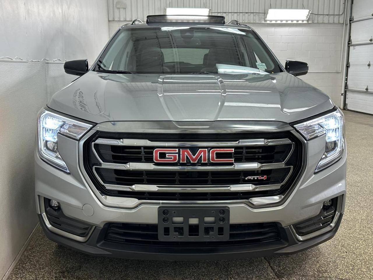2024 GMC Terrain AT4/AWD/PANOROOF/LEATHER/NAVI/1 OWNER LEASE RETURN! Photo5