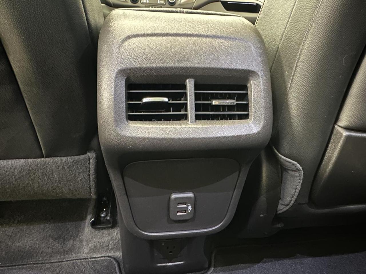 2024 GMC Terrain AT4/AWD/PANOROOF/LEATHER/NAVI/1 OWNER LEASE RETURN! Photo