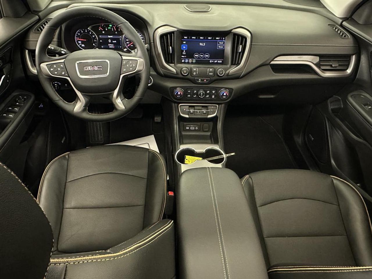 2024 GMC Terrain AT4/AWD/PANOROOF/LEATHER/NAVI/1 OWNER LEASE RETURN! Photo