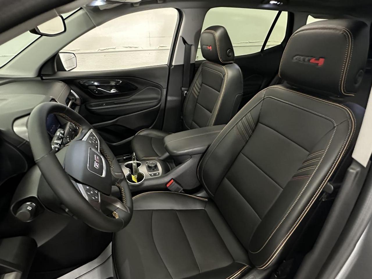 2024 GMC Terrain AT4/AWD/PANOROOF/LEATHER/NAVI/1 OWNER LEASE RETURN! Photo