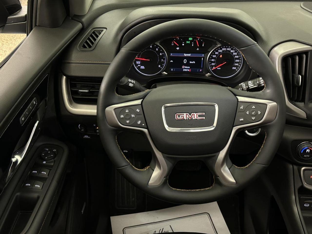 2024 GMC Terrain AT4/AWD/PANOROOF/LEATHER/NAVI/1 OWNER LEASE RETURN! Photo