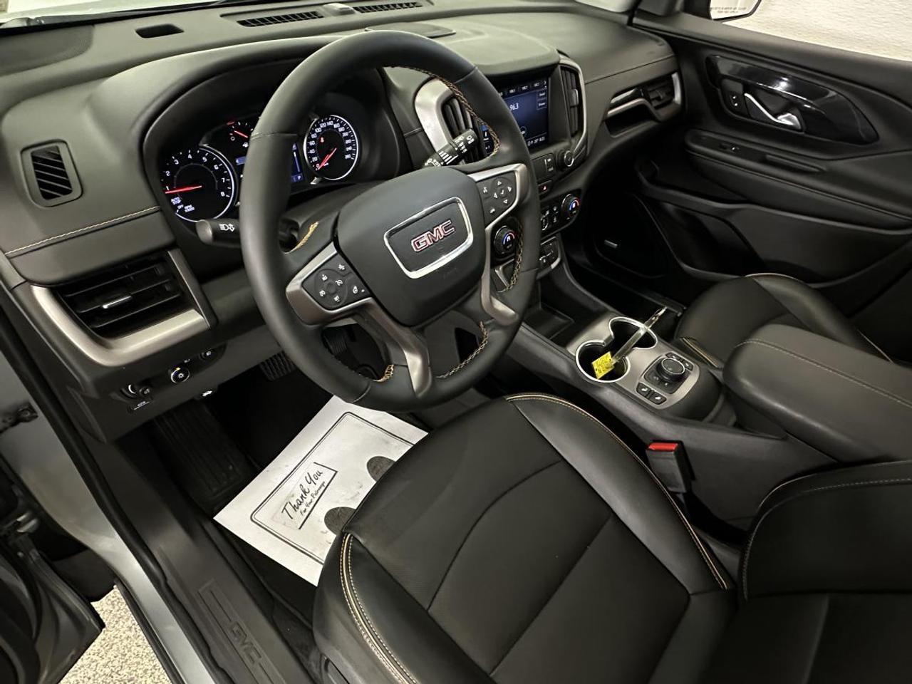 2024 GMC Terrain AT4/AWD/PANOROOF/LEATHER/NAVI/1 OWNER LEASE RETURN! Photo
