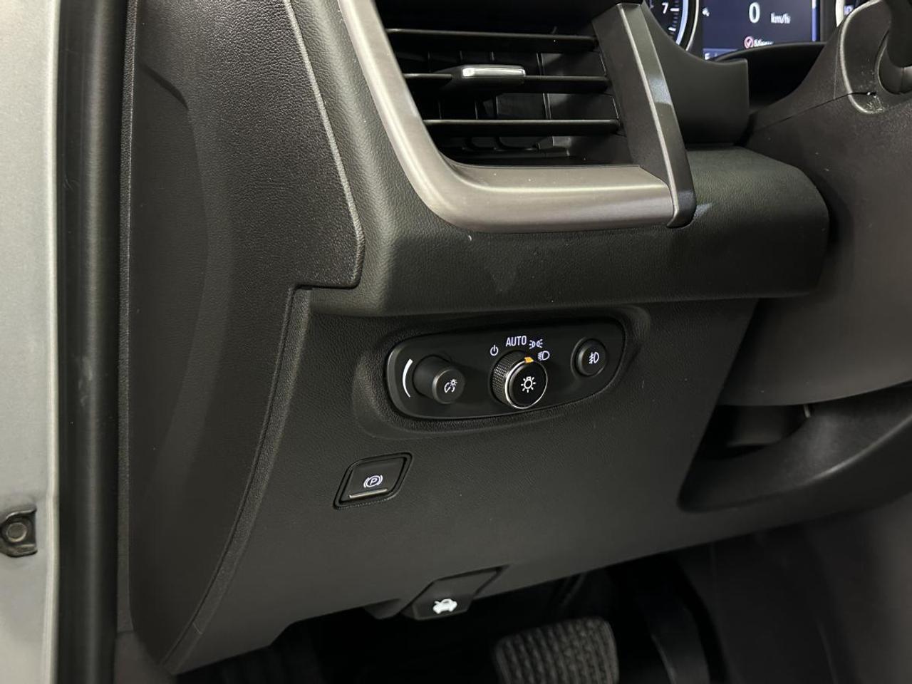 2024 GMC Terrain AT4/AWD/PANOROOF/LEATHER/NAVI/1 OWNER LEASE RETURN! Photo