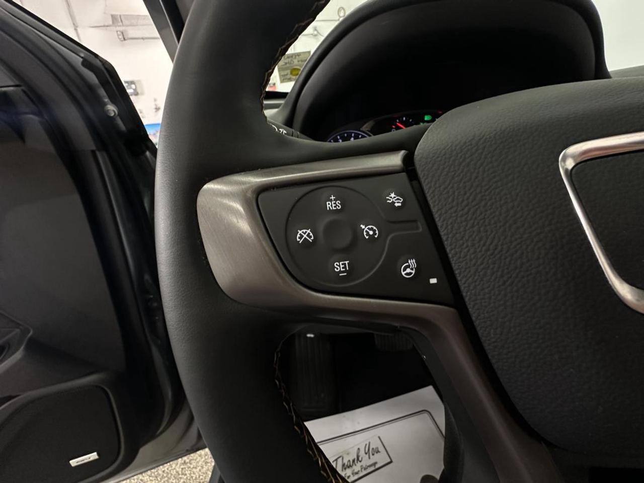 2024 GMC Terrain AT4/AWD/PANOROOF/LEATHER/NAVI/1 OWNER LEASE RETURN! Photo
