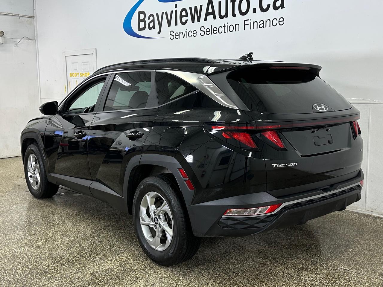 2024 Hyundai Tucson Preferred PREFERRED/AWD/NAVI/32KM/OFF 1 OWNER HYUNDAI LEASE! Photo