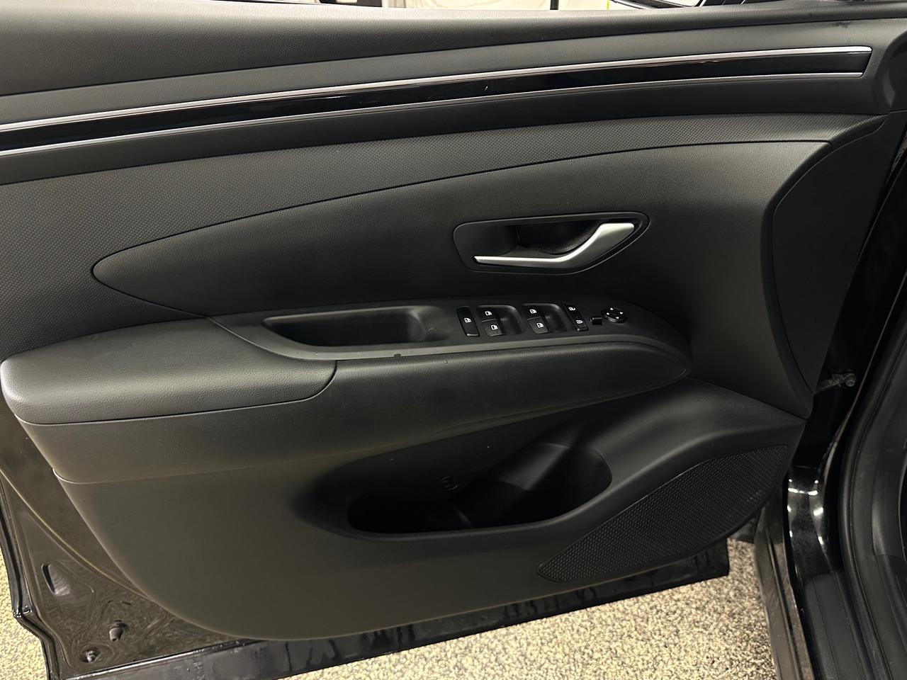 2024 Hyundai Tucson Preferred PREFERRED/AWD/NAVI/32KM/OFF 1 OWNER HYUNDAI LEASE! Photo