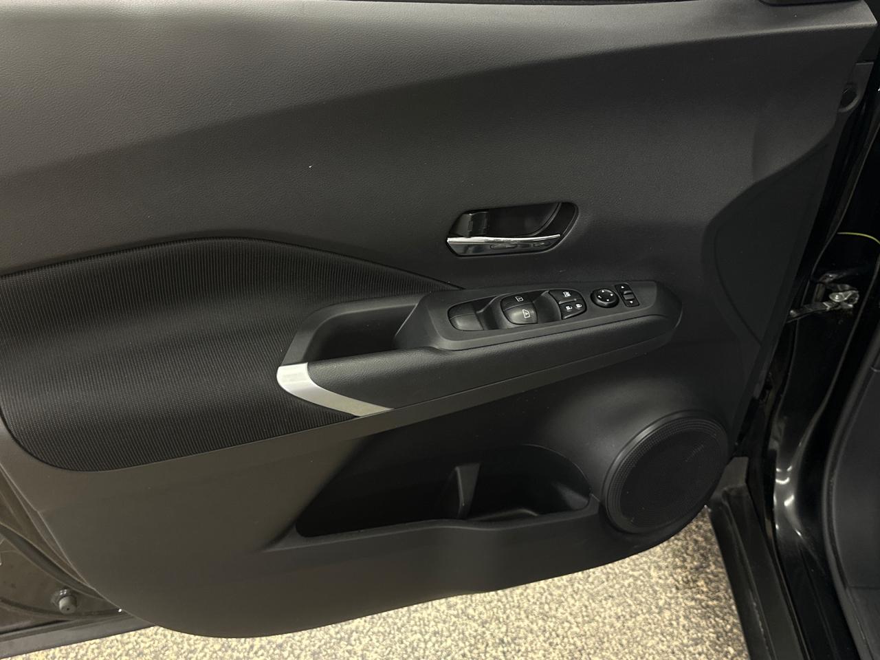 2024 Nissan Kicks SV/20KM/OFF 1 OWNER NISSAN LEASE! Photo