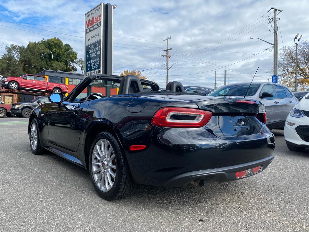 2017 Fiat 124 Spider Classica | Bluetooth Photo