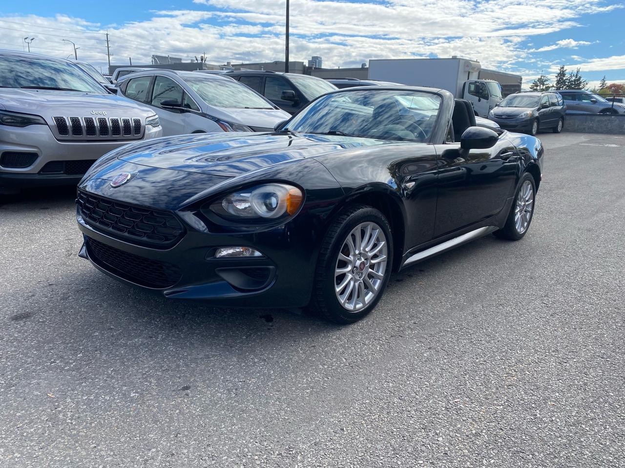 2017 Fiat 124 Spider Classica | Bluetooth Photo