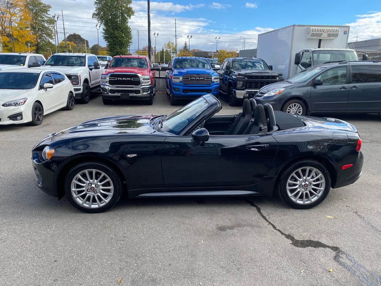 2017 Fiat 124 Spider Classica | Bluetooth Photo