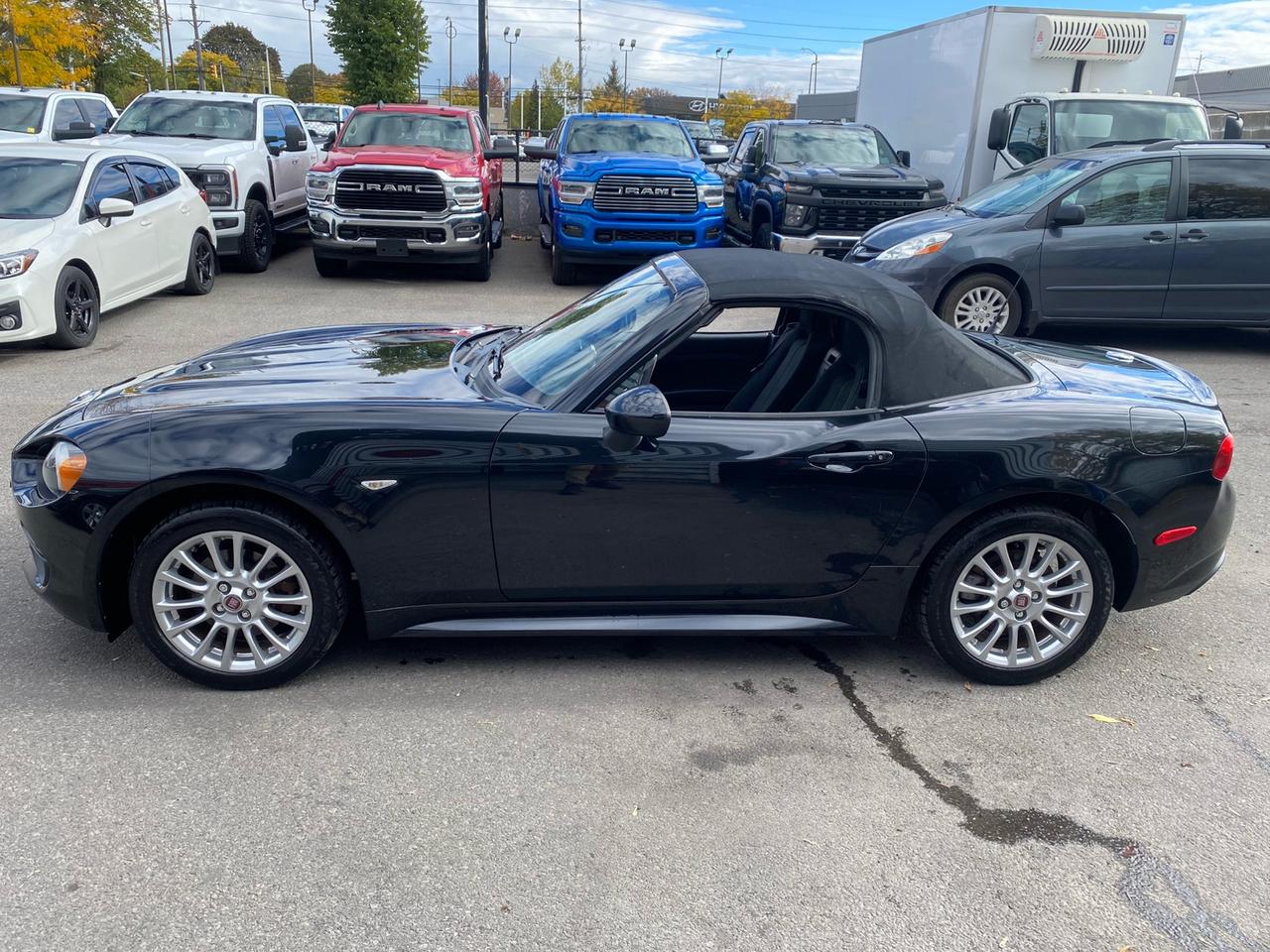 2017 Fiat 124 Spider Classica | Bluetooth Photo