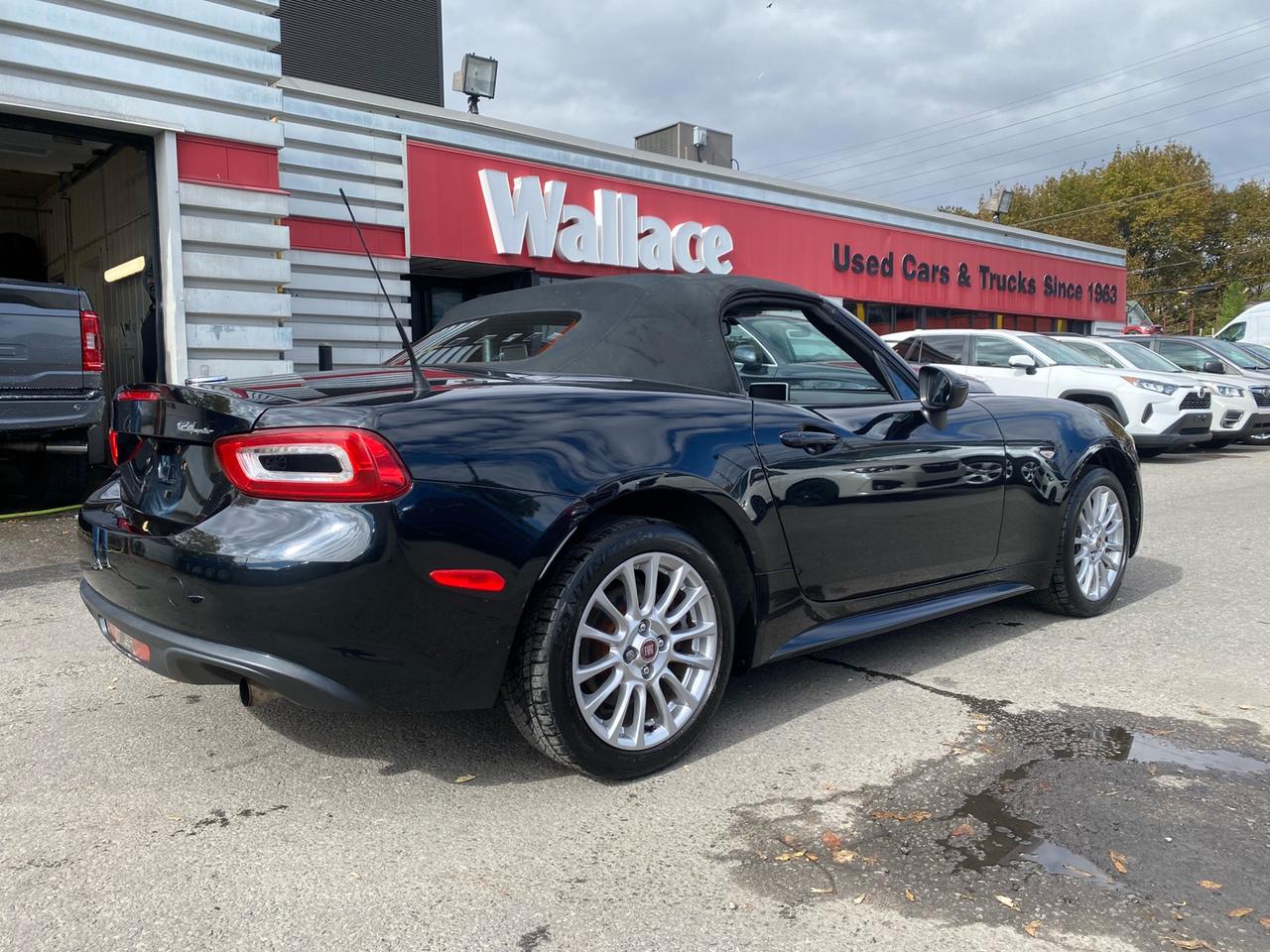 2017 Fiat 124 Spider Classica | Bluetooth Photo