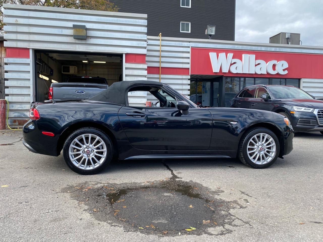 2017 Fiat 124 Spider Classica | Bluetooth Photo