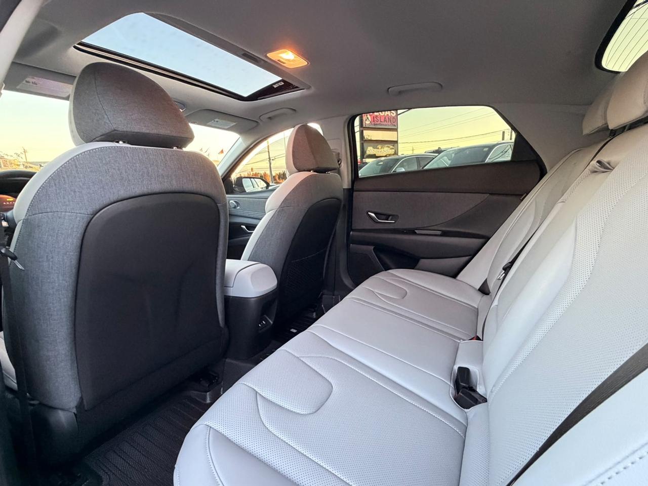2026 Hyundai Elantra Luxury Photo