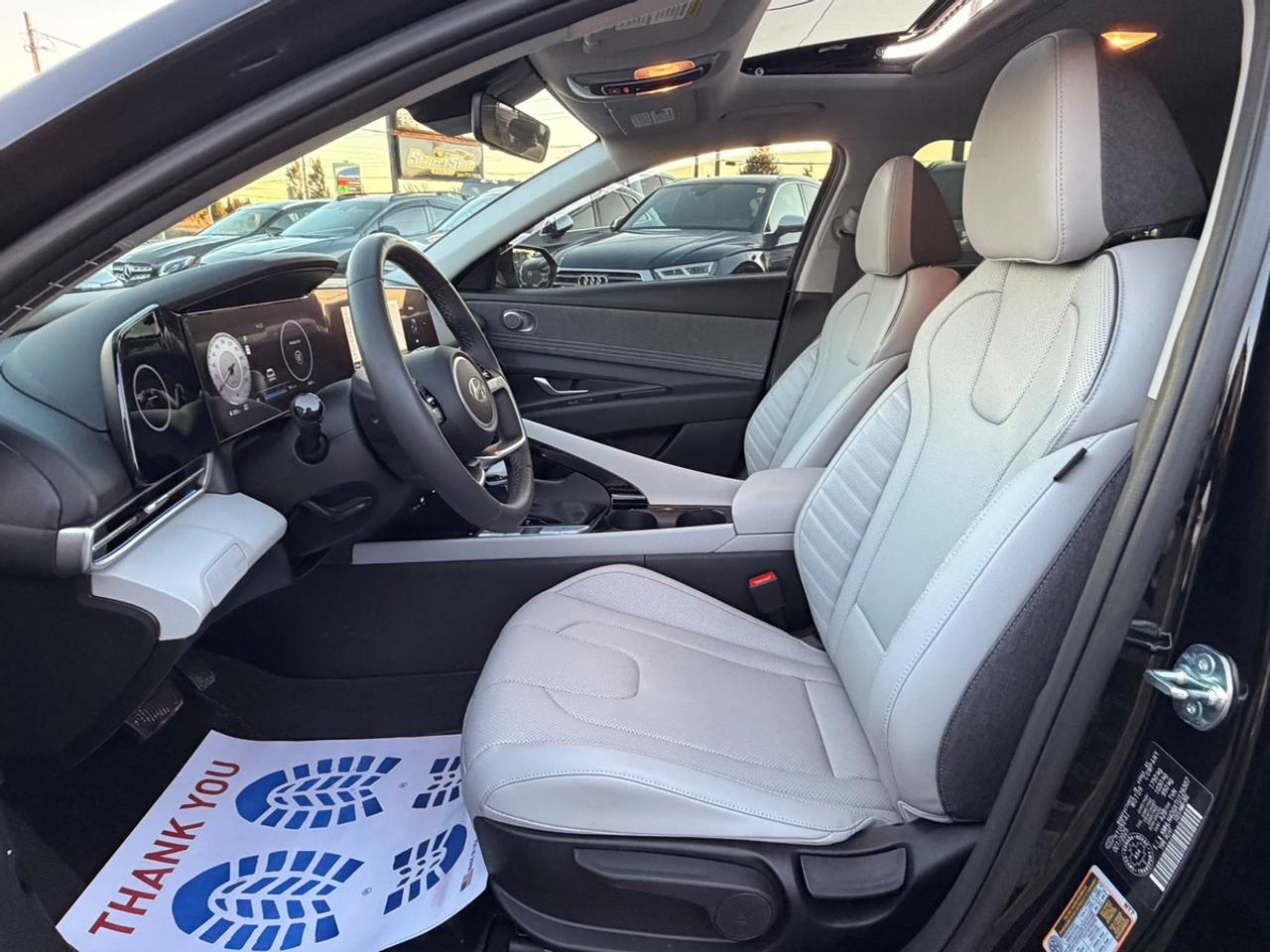 2026 Hyundai Elantra Luxury Photo