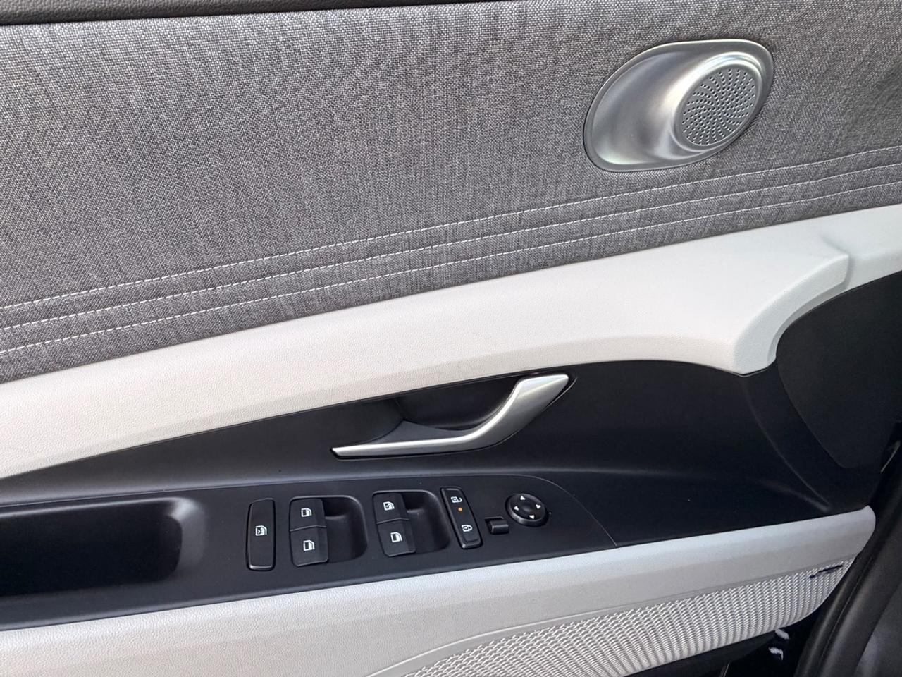 2026 Hyundai Elantra Luxury Photo