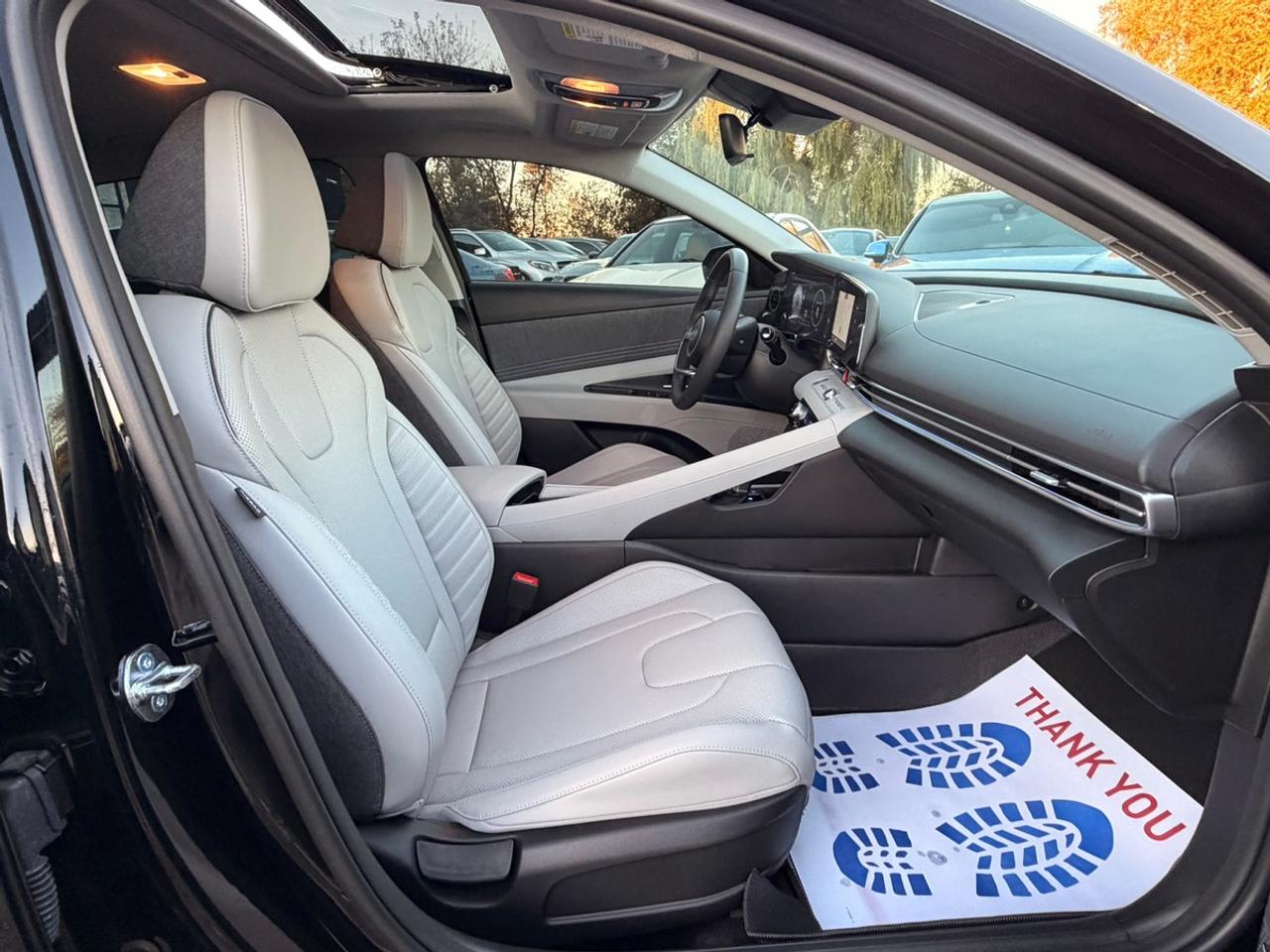 2026 Hyundai Elantra Luxury Photo