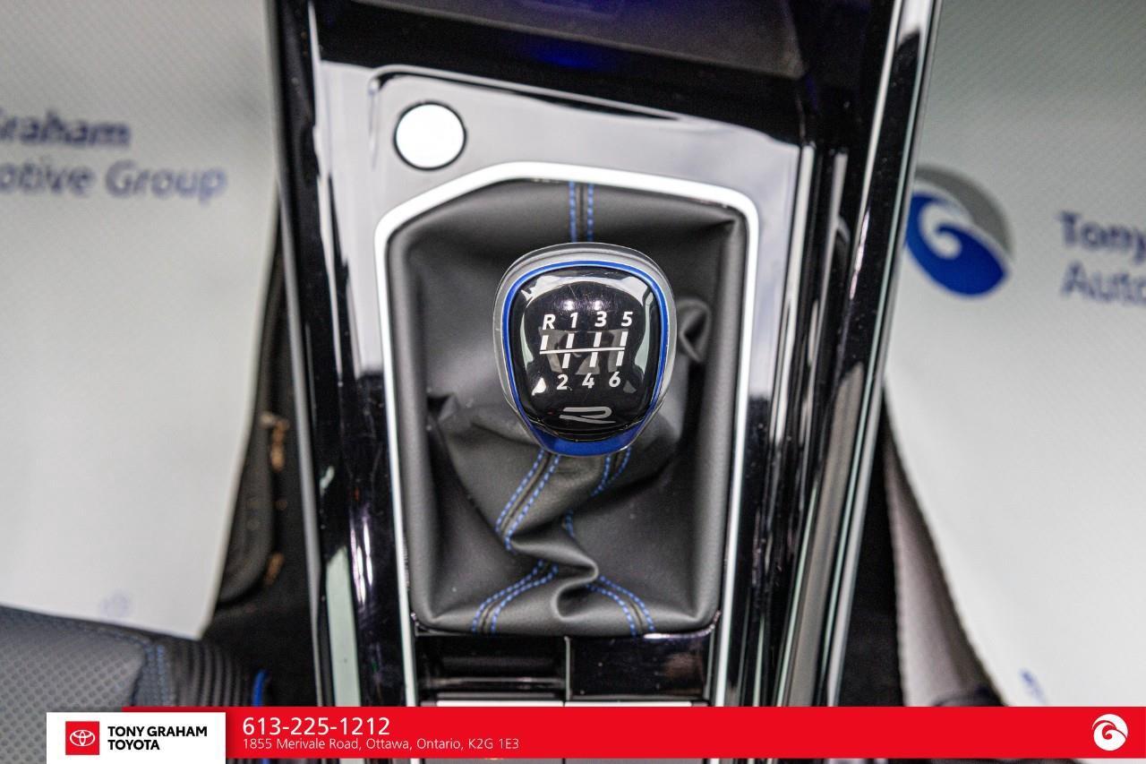 2024 Volkswagen Golf R Photo