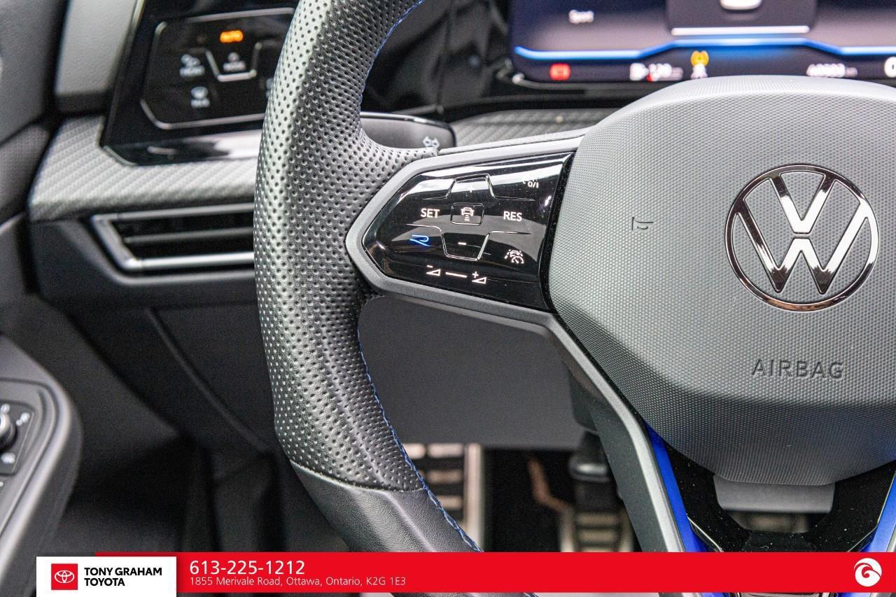 2024 Volkswagen Golf R Photo