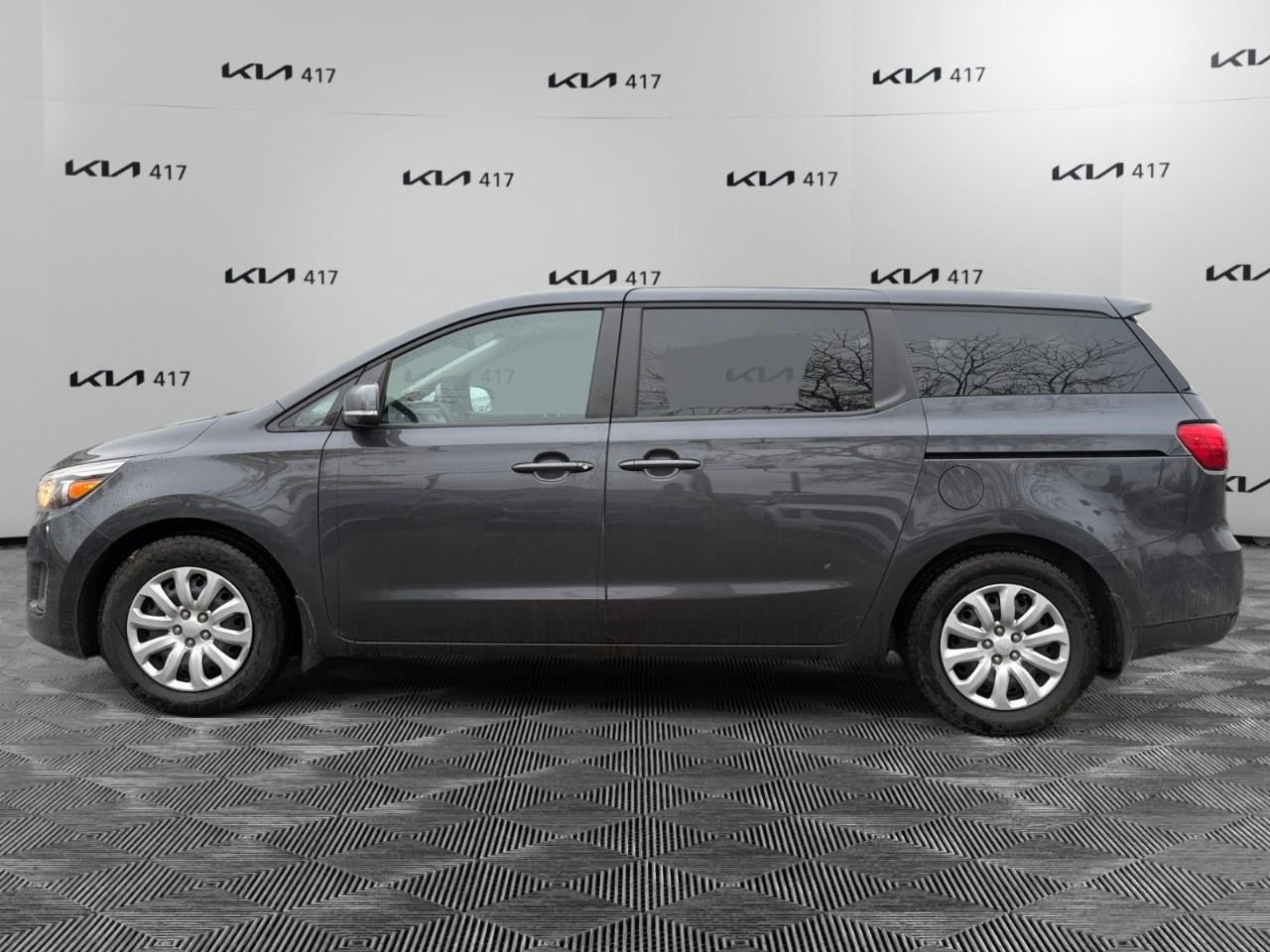 2017 Kia Sedona 4dr Wgn L Photo1