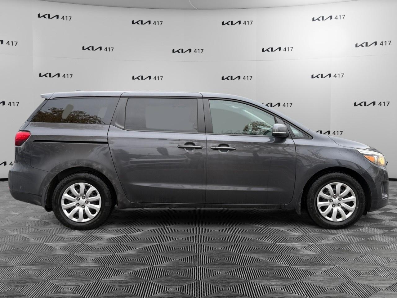 2017 Kia Sedona 4dr Wgn L Photo