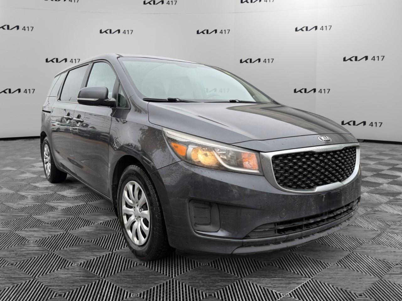 2017 Kia Sedona 4dr Wgn L Photo