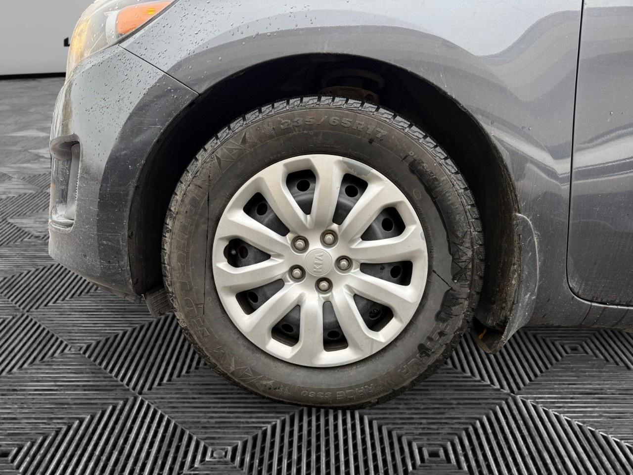 2017 Kia Sedona 4dr Wgn L Photo