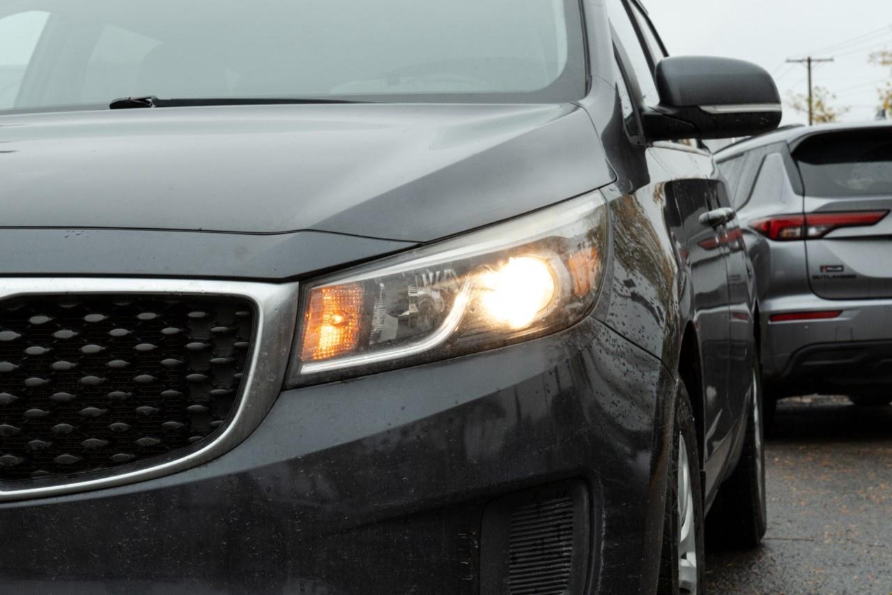 2017 Kia Sedona 4dr Wgn L Photo