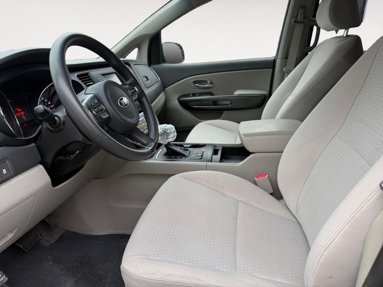 2017 Kia Sedona 4dr Wgn L Photo
