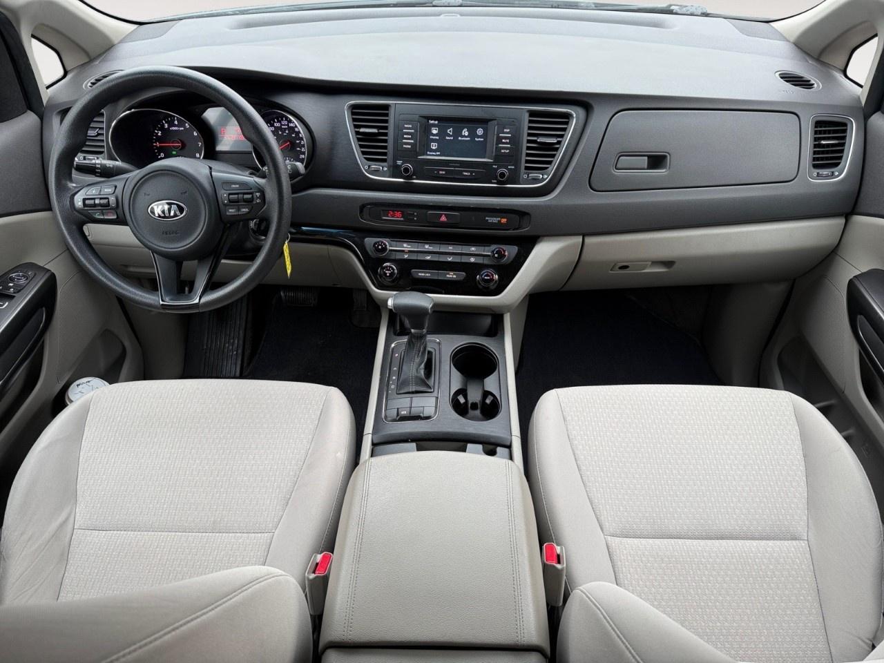 2017 Kia Sedona 4dr Wgn L Photo