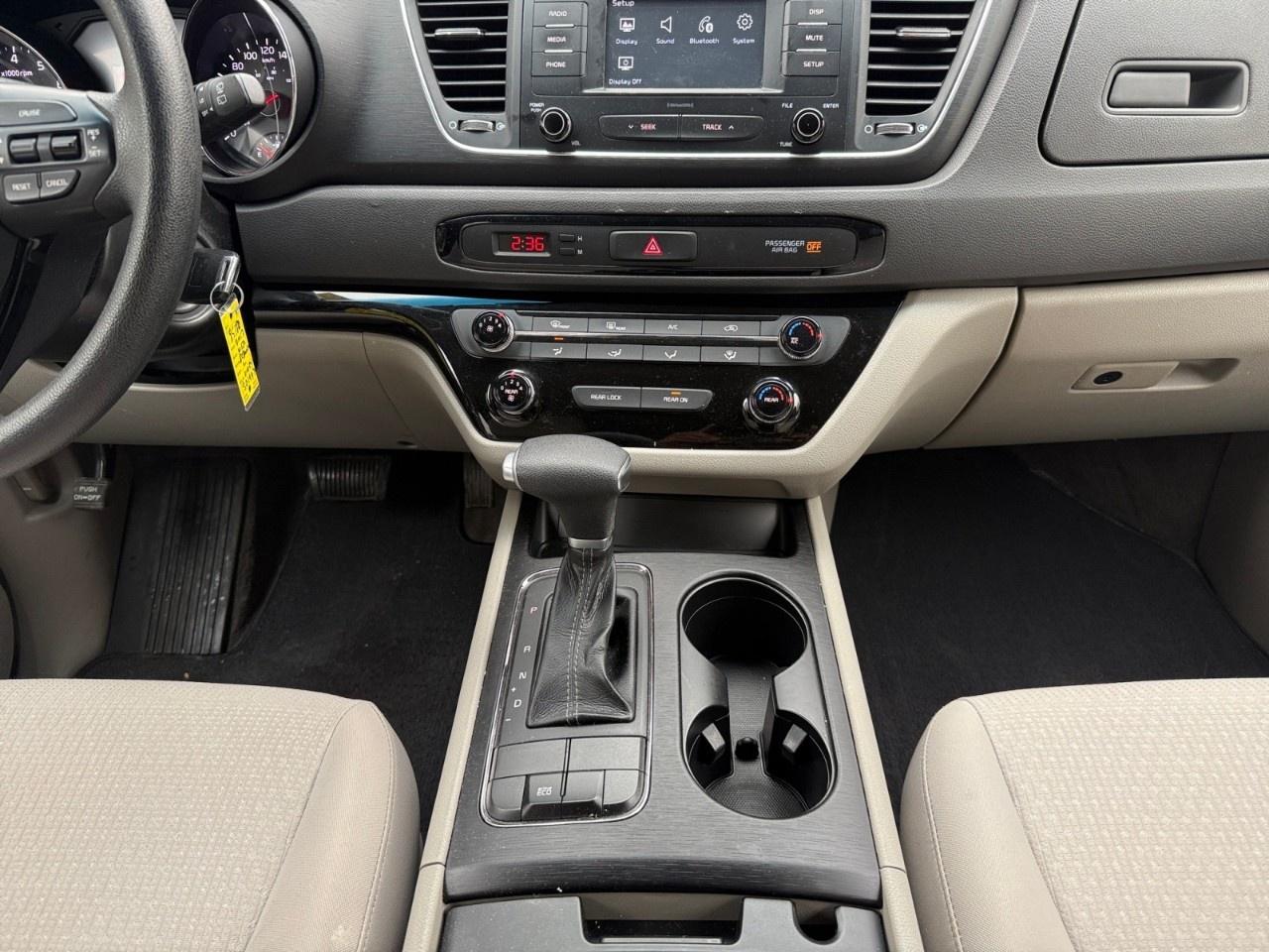 2017 Kia Sedona 4dr Wgn L Photo