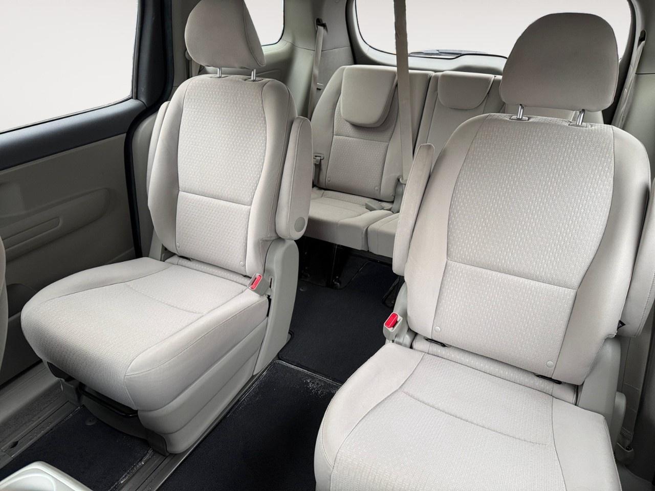 2017 Kia Sedona 4dr Wgn L Photo