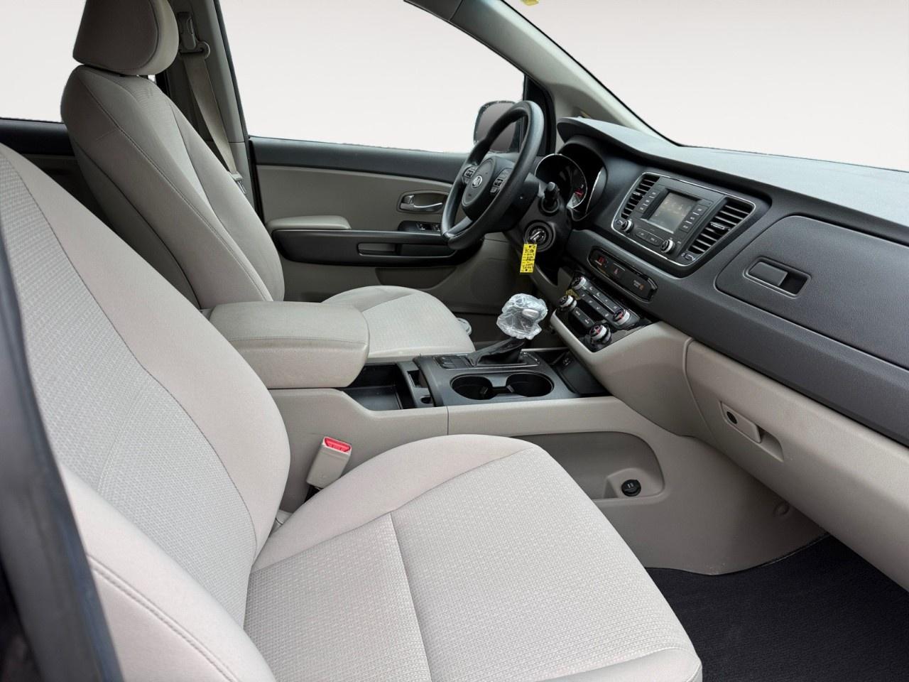 2017 Kia Sedona 4dr Wgn L Photo