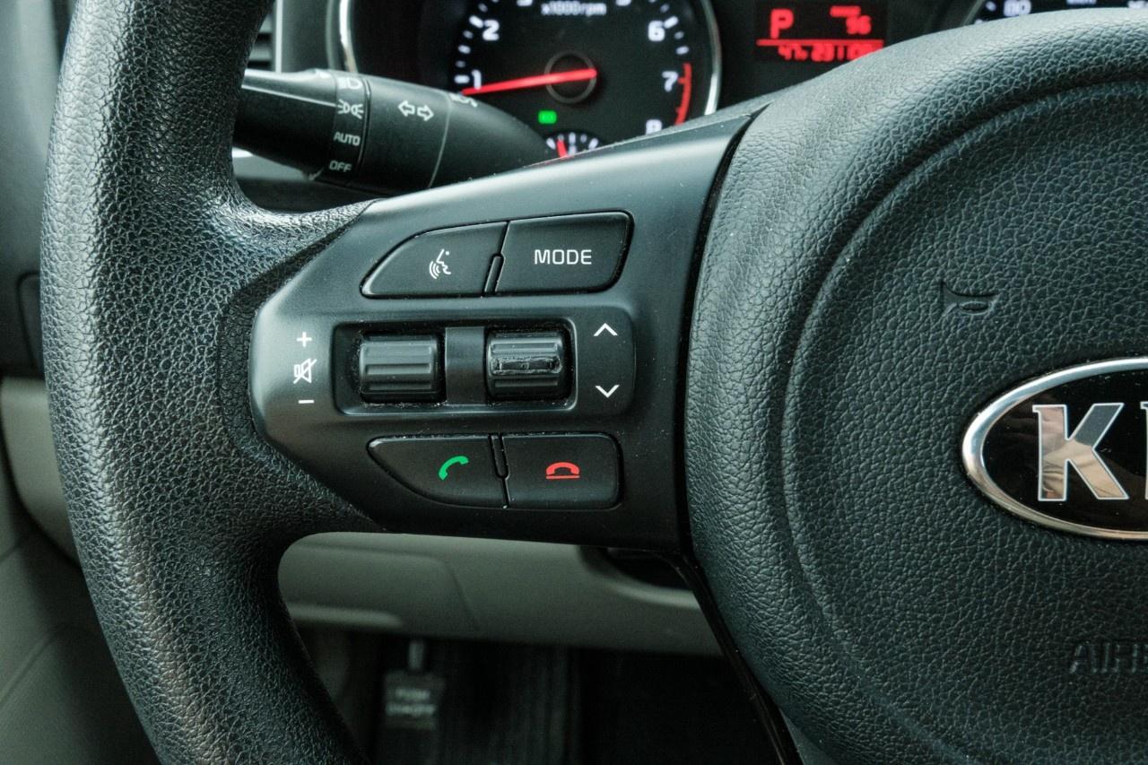 2017 Kia Sedona 4dr Wgn L Photo