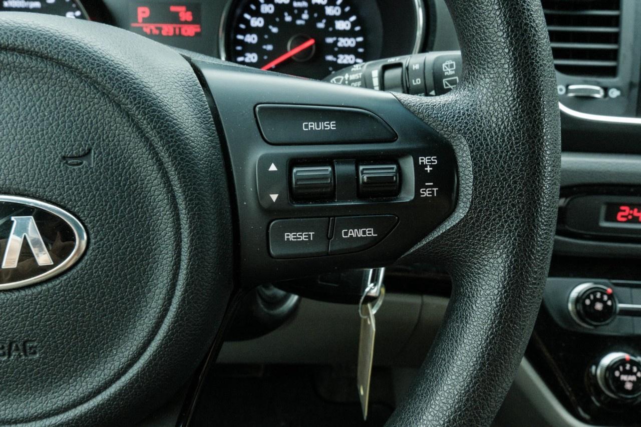 2017 Kia Sedona 4dr Wgn L Photo