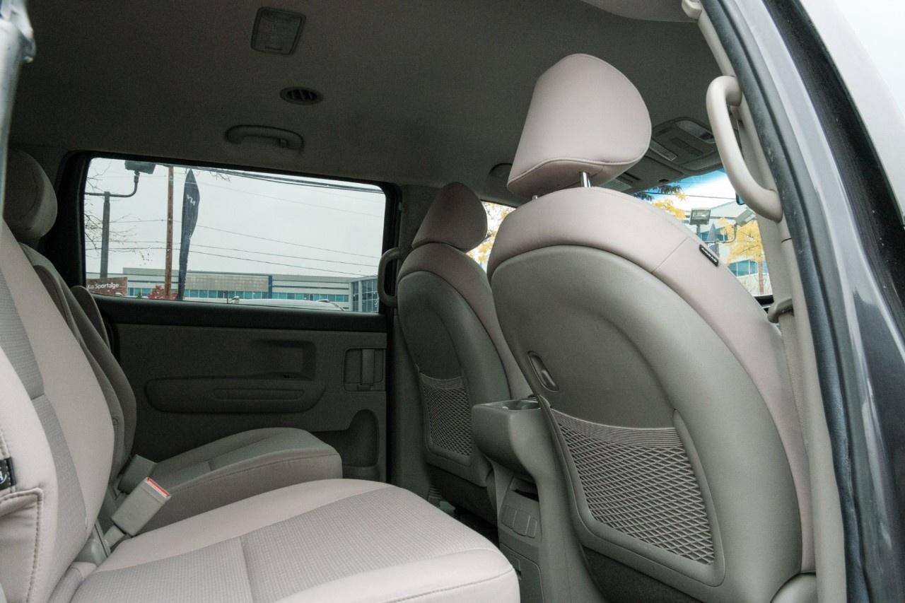 2017 Kia Sedona 4dr Wgn L Photo